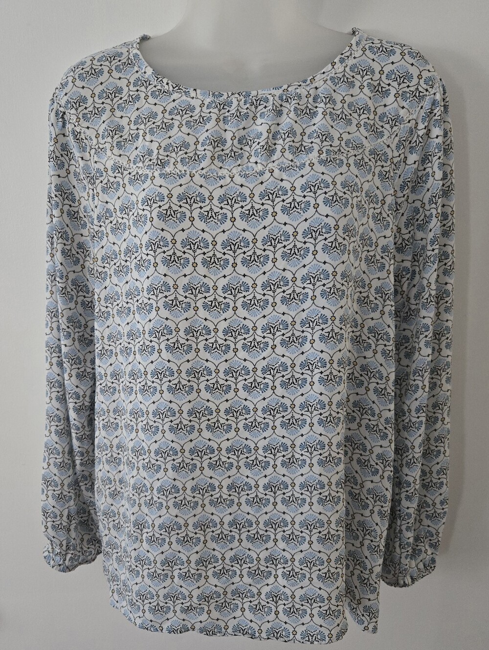 Loft Top Sz Small Long Sleeve Light Weight Euc